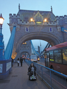 Lee visits London Bridge